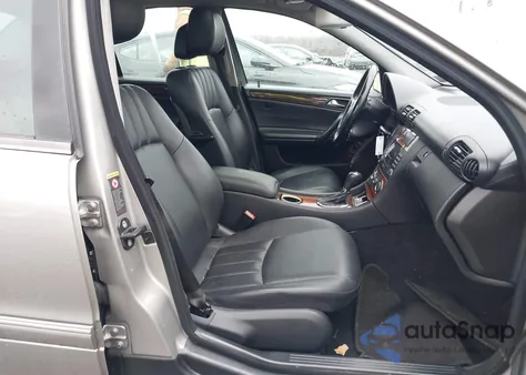 2007 Mercedes-Benz C 280 Luxury 4Matic z USA, uszkodzony, nr VIN WDBRF92HX7F871684